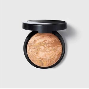 Laura Geller Baked Balance-n-Glow Illuminating Foundation in Medium